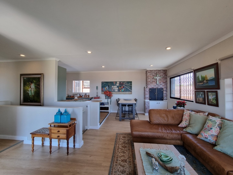 4 Bedroom Property for Sale in Wavecrest Eastern Cape